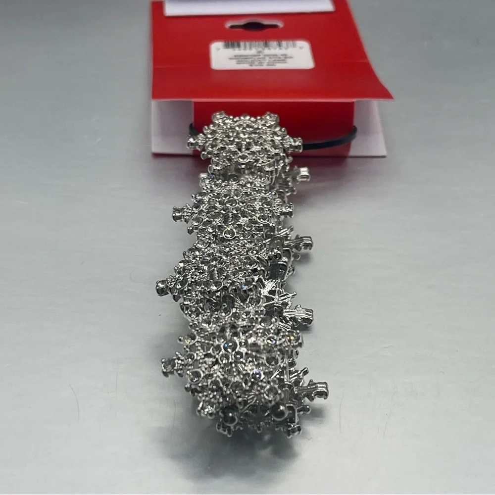 NWT Silver-Tone Crystal‎ Snowflake Stretch Bracelet